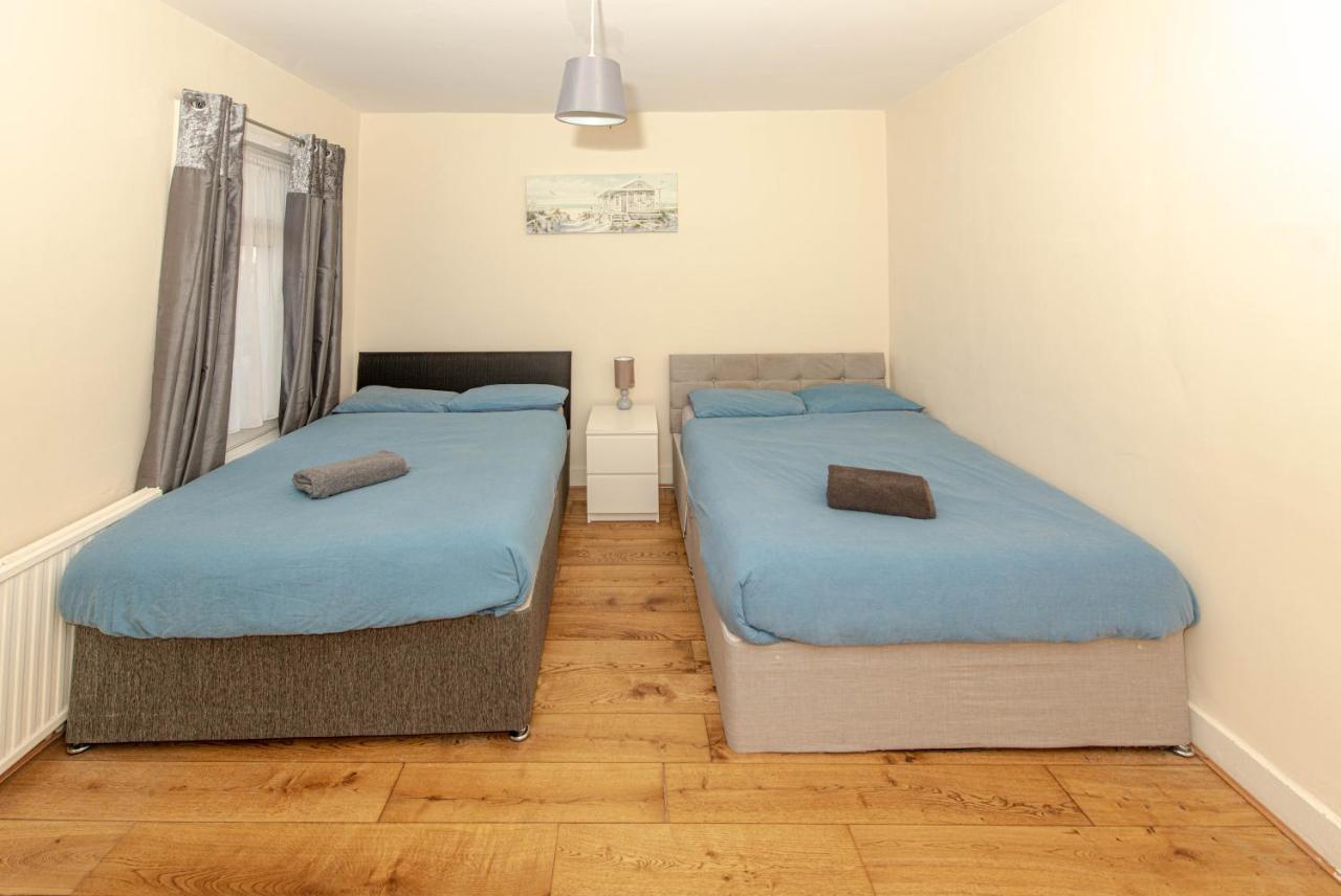 Cosy 4 bedrooms house near Central London, O2, London city airport and Excel - Chambres d’hôtes