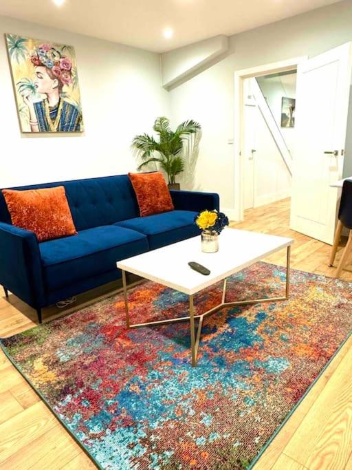Cosy house with Private Parking and Hot tub - B&B