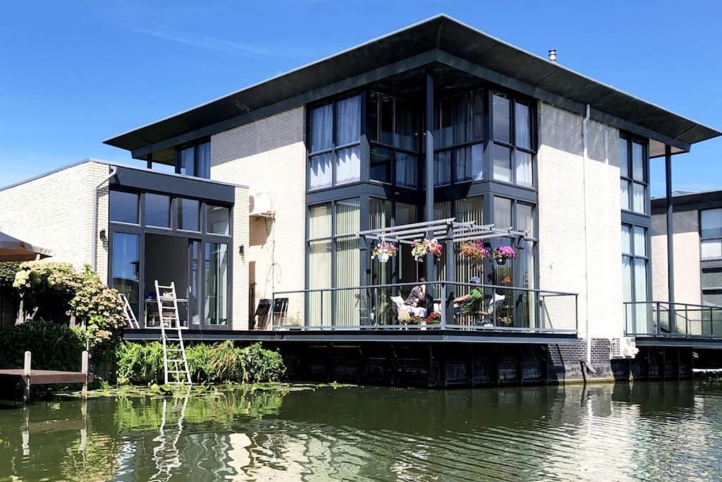 B&B Almere Stad - Prachtig guesthouse aan het water - Bed and Breakfast Almere Stad