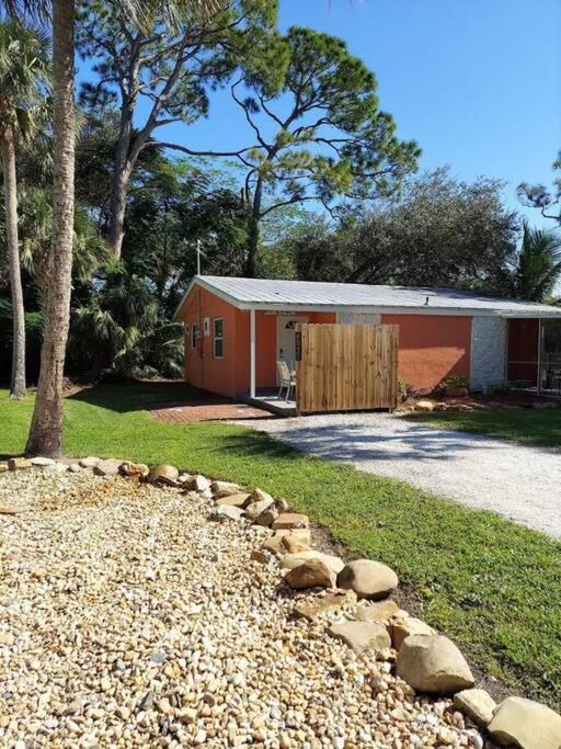 Sand Dollar Updated Kitchen Washer Dryer On River 1 Mile to Beach Sleeps 4 - B&B Bonita Springs