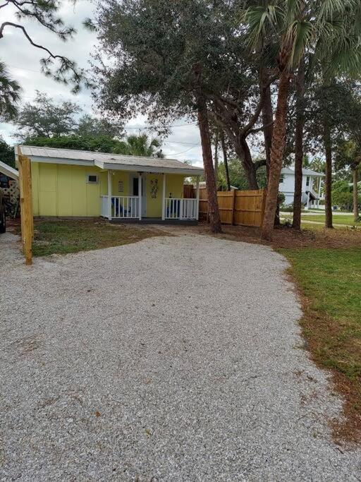 Seahorse - Tiny Home 1.2 Mi, 2 Beach Kitchen W & D Queen Bed - B&B Bonita Springs