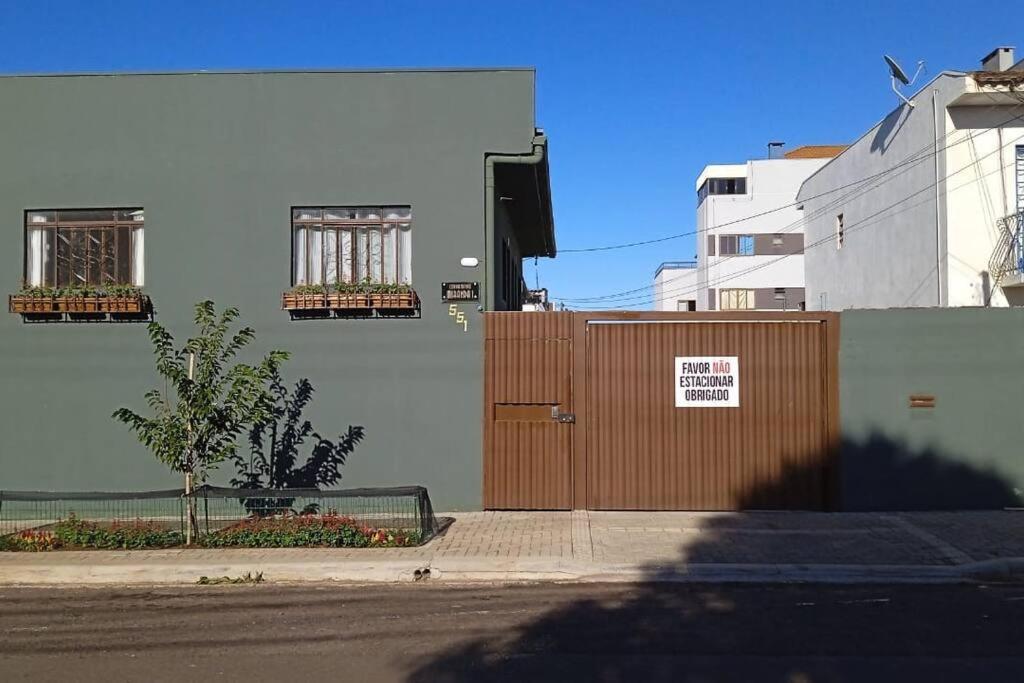 Ap Prático 09- 1 qto/2 camas, garagem inclusa - Chambres d’hôtes Cascavel