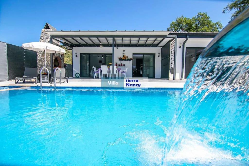 Tam korunaklı villa 'Kayaköy' - B&B