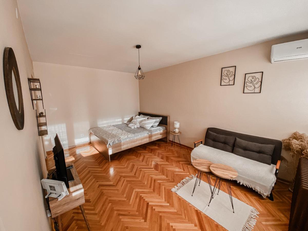 Manila Apartment Kragujevac - B&B
