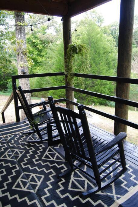 Rustic Modern Cabin at Jadon's Pond - B&B