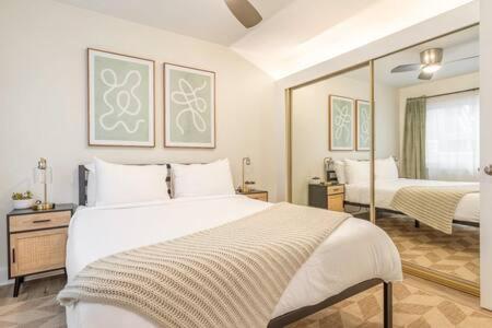 Stay around the corner from the Manhattan Beach Strand - B&B