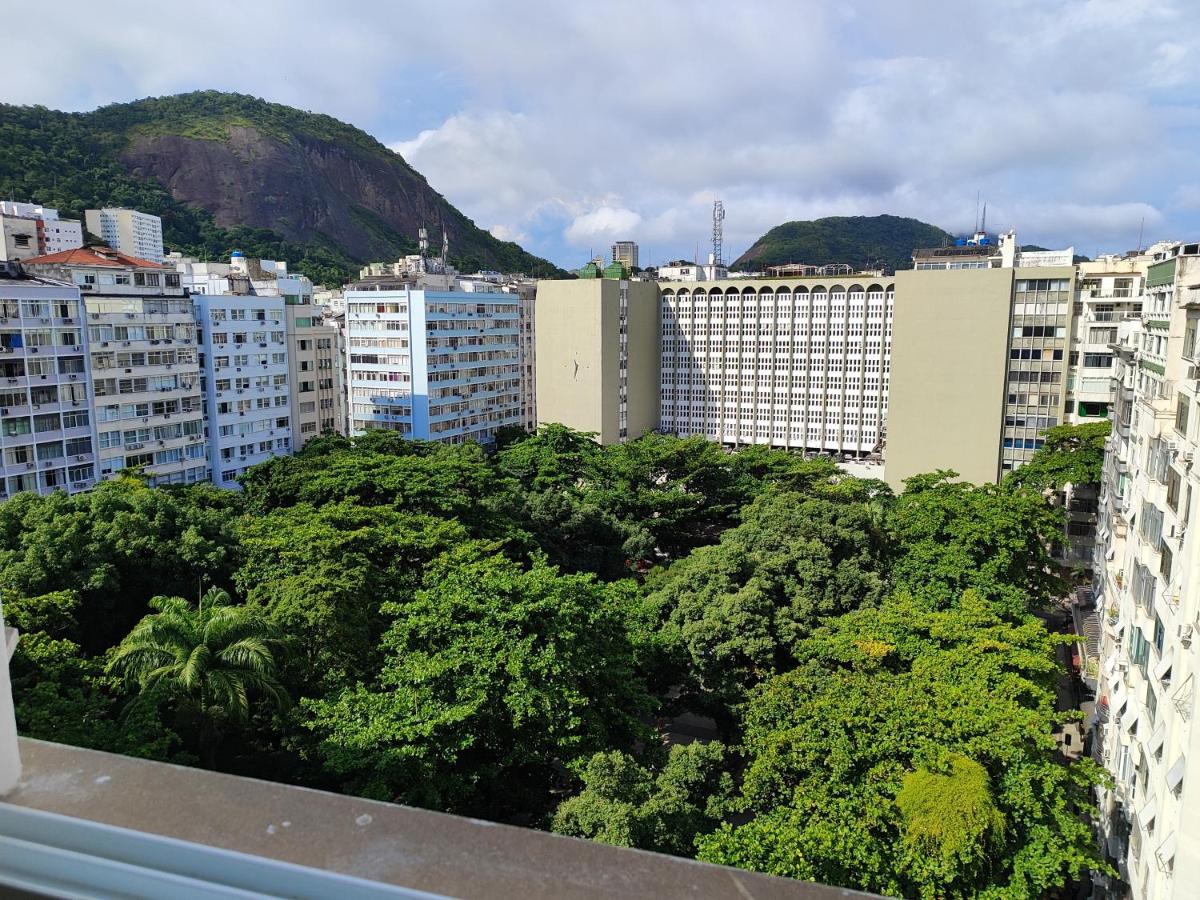 A uma quadra da praia de Copacabana - B&B