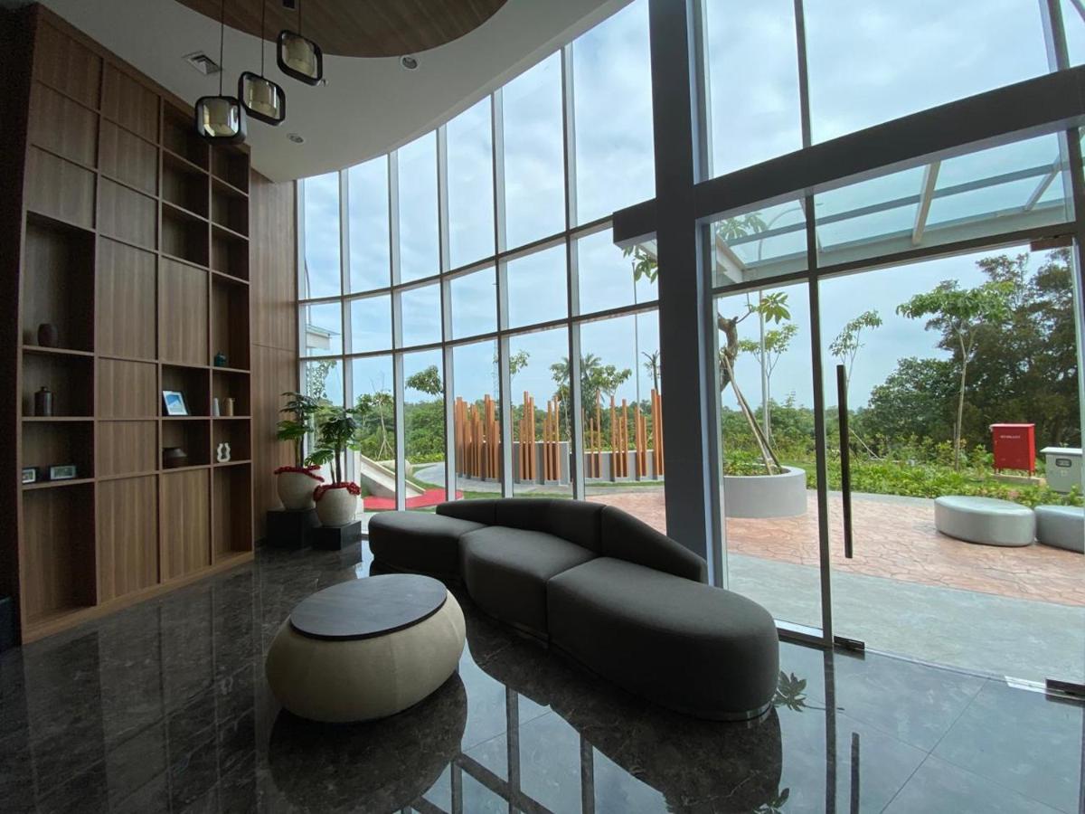 The Wanderlust Stay - Premium Seaview 15F - B&B