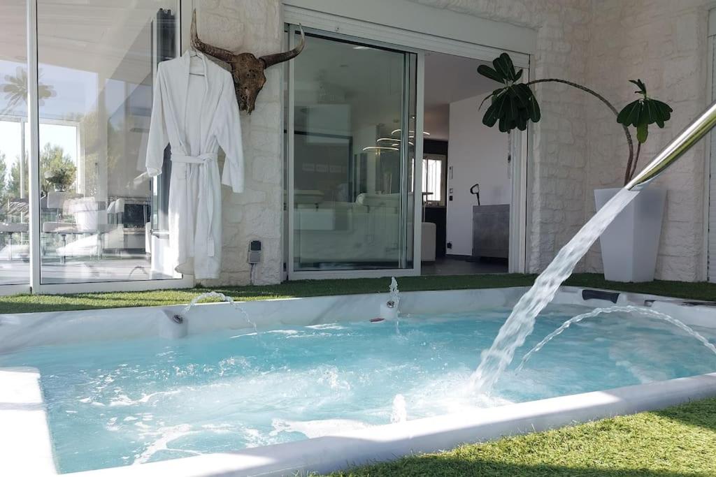 Fabuleuse villa Marseille -7 chambres -14 pers avec grande piscine 2 jacuzzis - Chambres d’hôtes