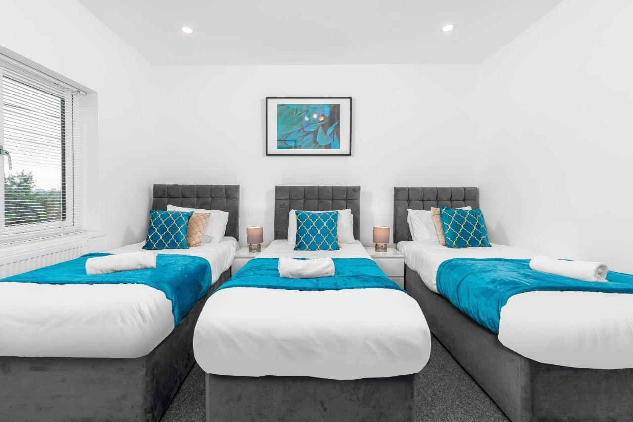 5 Bedroom House - 10 Guests - Multiple off Street Parking - Garden - Smart TV - WIFI - Contractors - Families - Groups - Top Rated - 98Q - B&B Birmingham