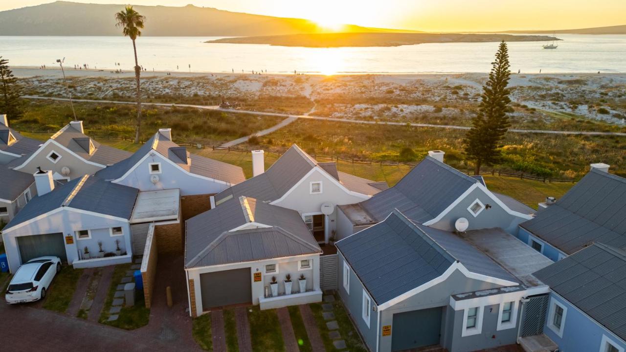 SeasTheDay Beach Front Holiday Home - B&B Langebaan