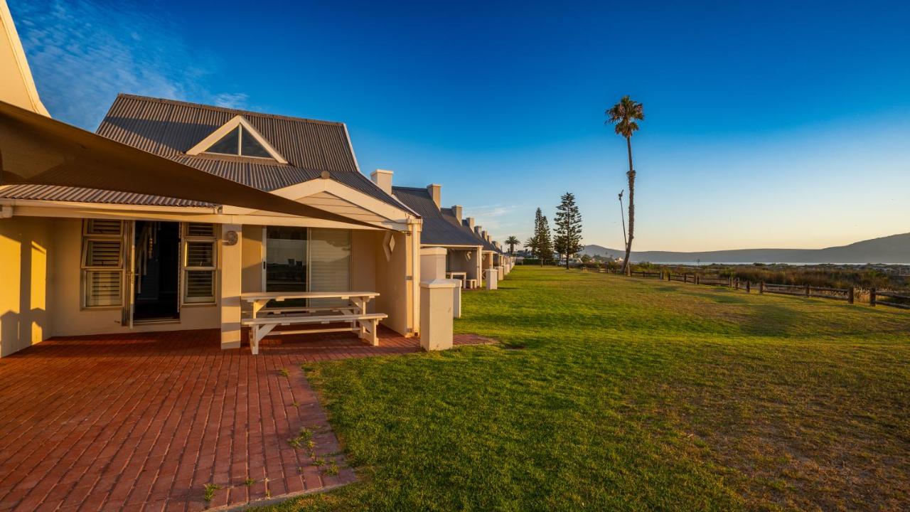 SeasTheDay Beach Front Holiday Home - Chambres d’hôtes