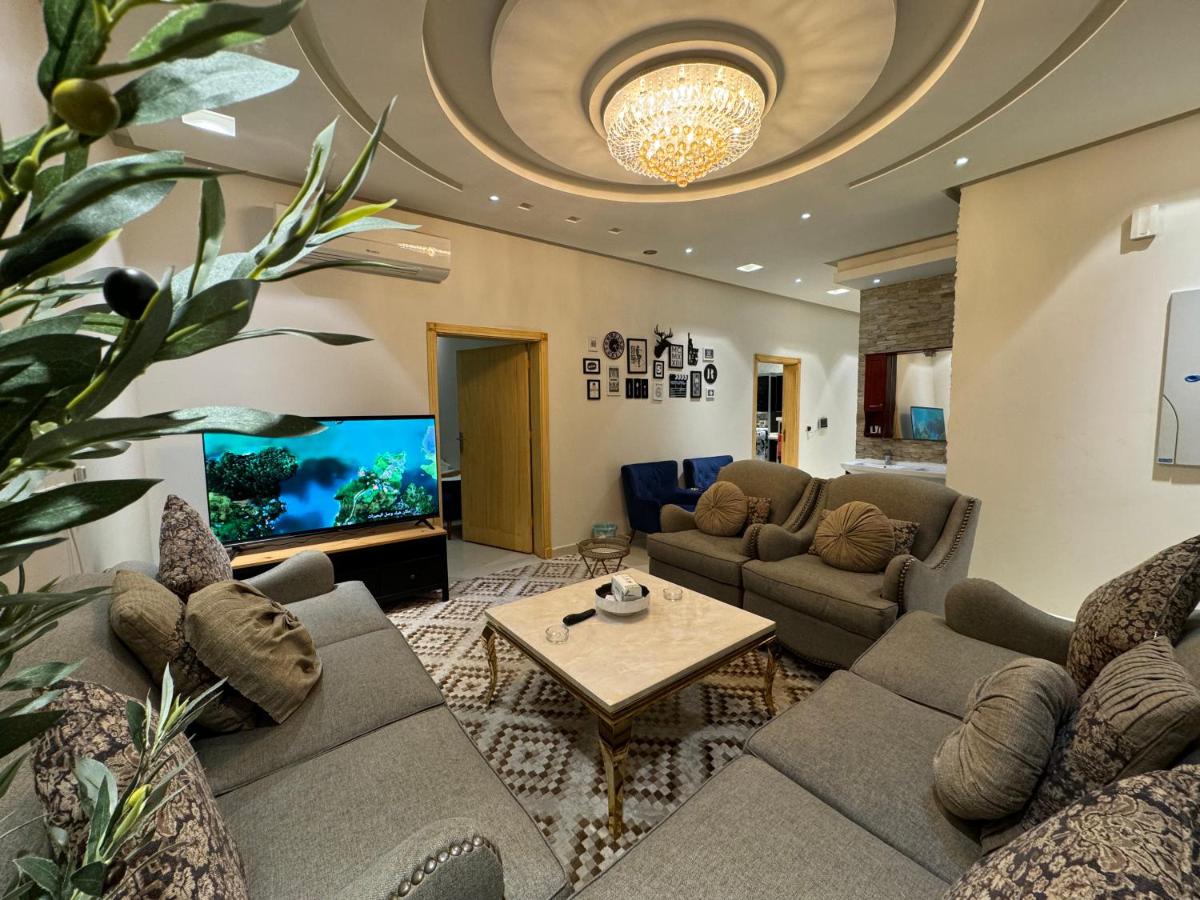 شقة ارضية مدخل خاص ٤ غرف نوم النرجس ١ - Bed and Breakfast Riyad