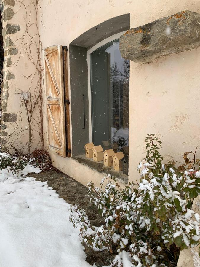 Ancienne ferme rénovée 8 pers, calme, confort, vue montagne et jardin - Chambres d'hôtes Saint-Julien-en-Champsaur
