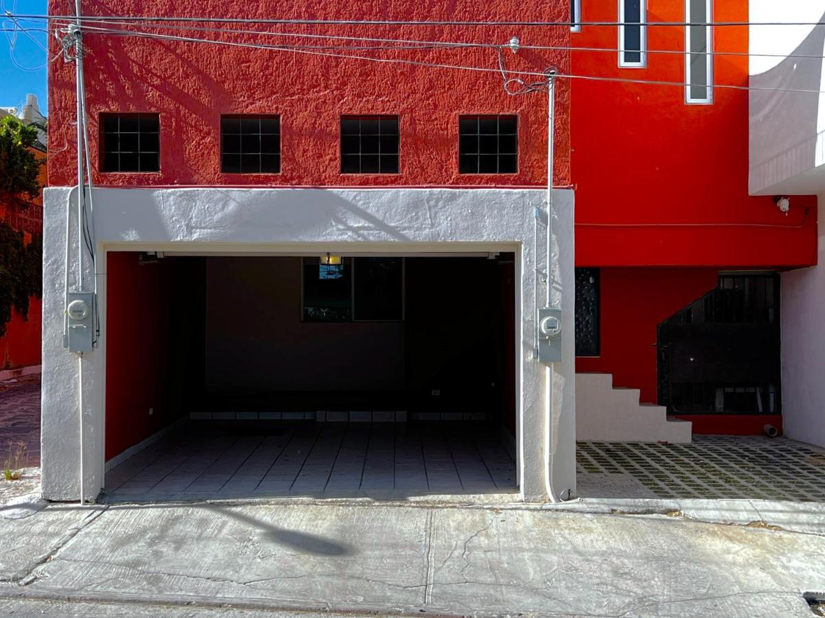 Casa Revolucion: 2BR/2Ba Casita close to downtown with private parking - Chambres d’hôtes