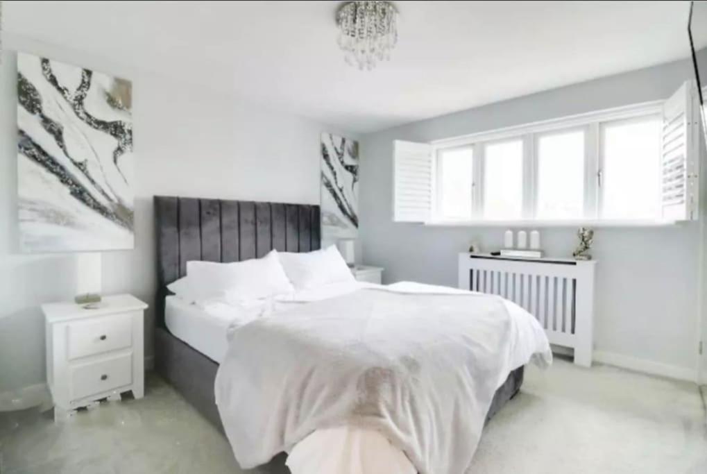 B&B North Mymms - Recently renovated,modern house. train station - Bed and Breakfast North Mymms