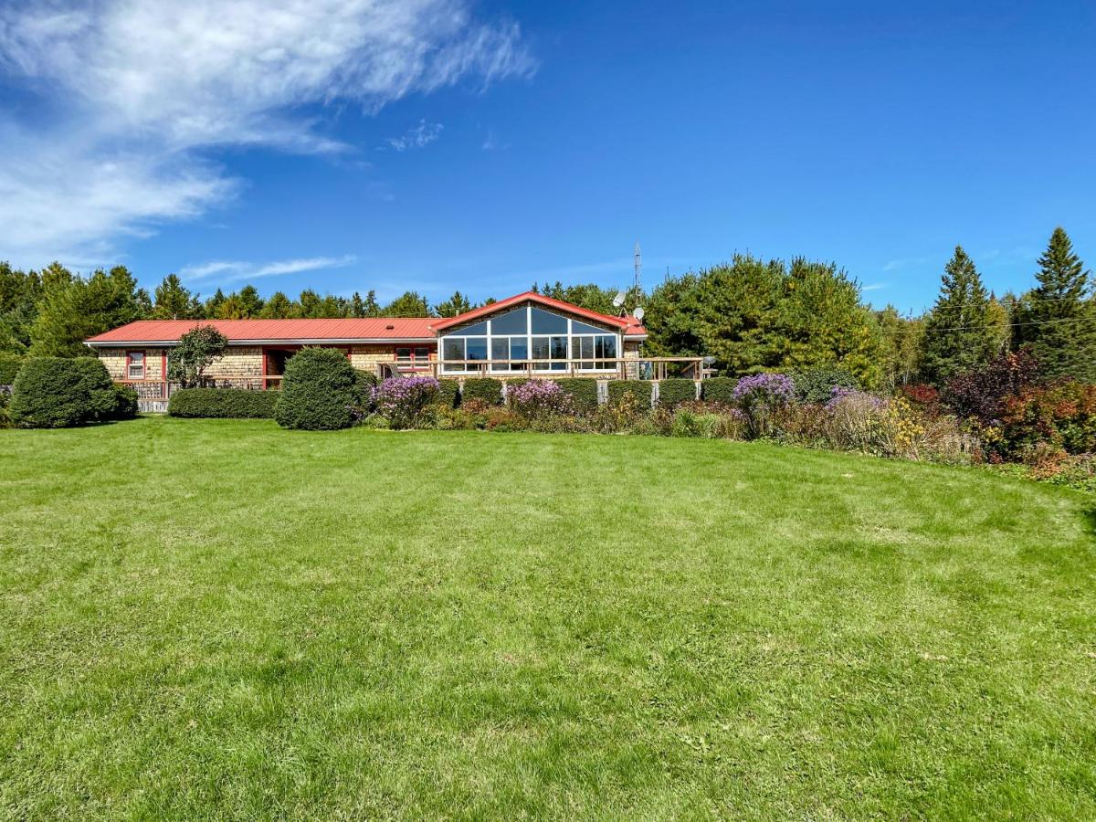 Stunning Secluded Richibucto River Waterfront Cottage with Unparallel Privacy - B&B Rexton