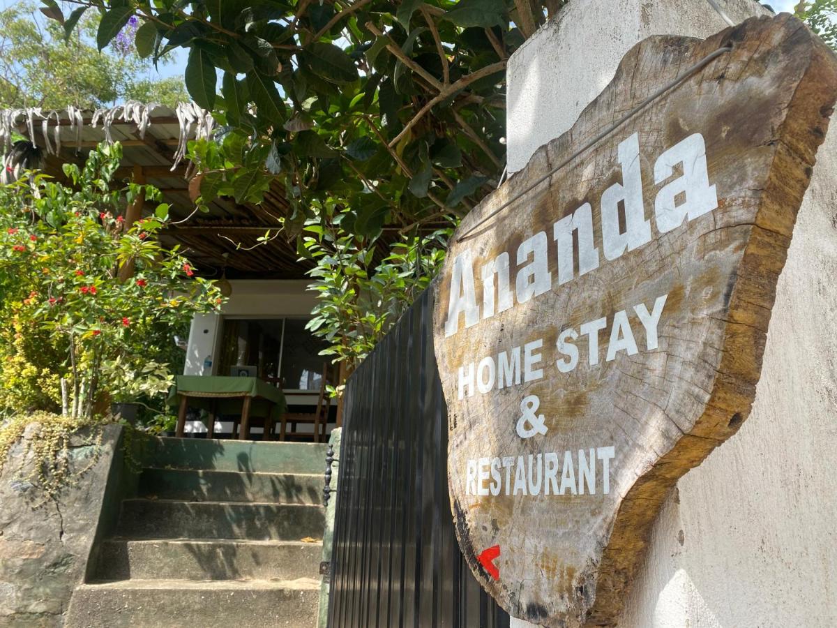 B&B Tangalle - Ananda Home Stay and Restaurant - Bed and Breakfast Tangalle