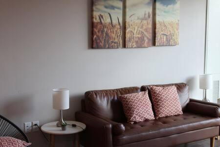 Onsite coffee bar just mins to Jack Thrice Stadium - B&B Ames