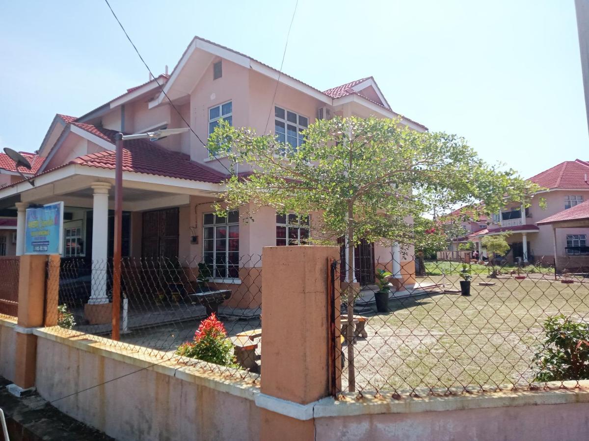 Orkid Camelia Homestay 4 Bedrooms Fully Aircond - Near Drawbridge,Mayang Mall,KTCC,Pasar Payang - Ferienwohnung