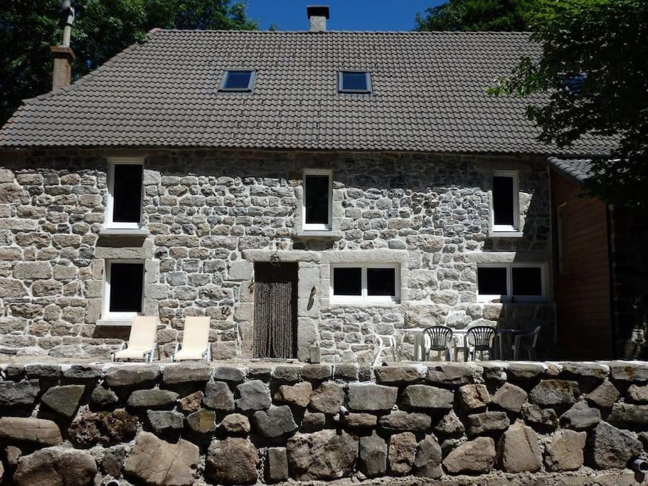 joli gîte entre le lac d'Issarles et le Mt gerbier - B&B