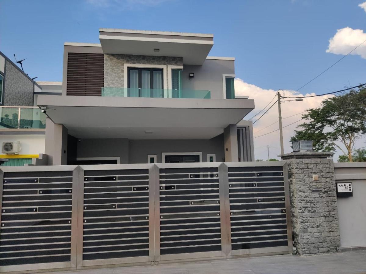 16 Paxs Bungalow Homestay Hutan Melintang by Aloha - Ferienwohnung