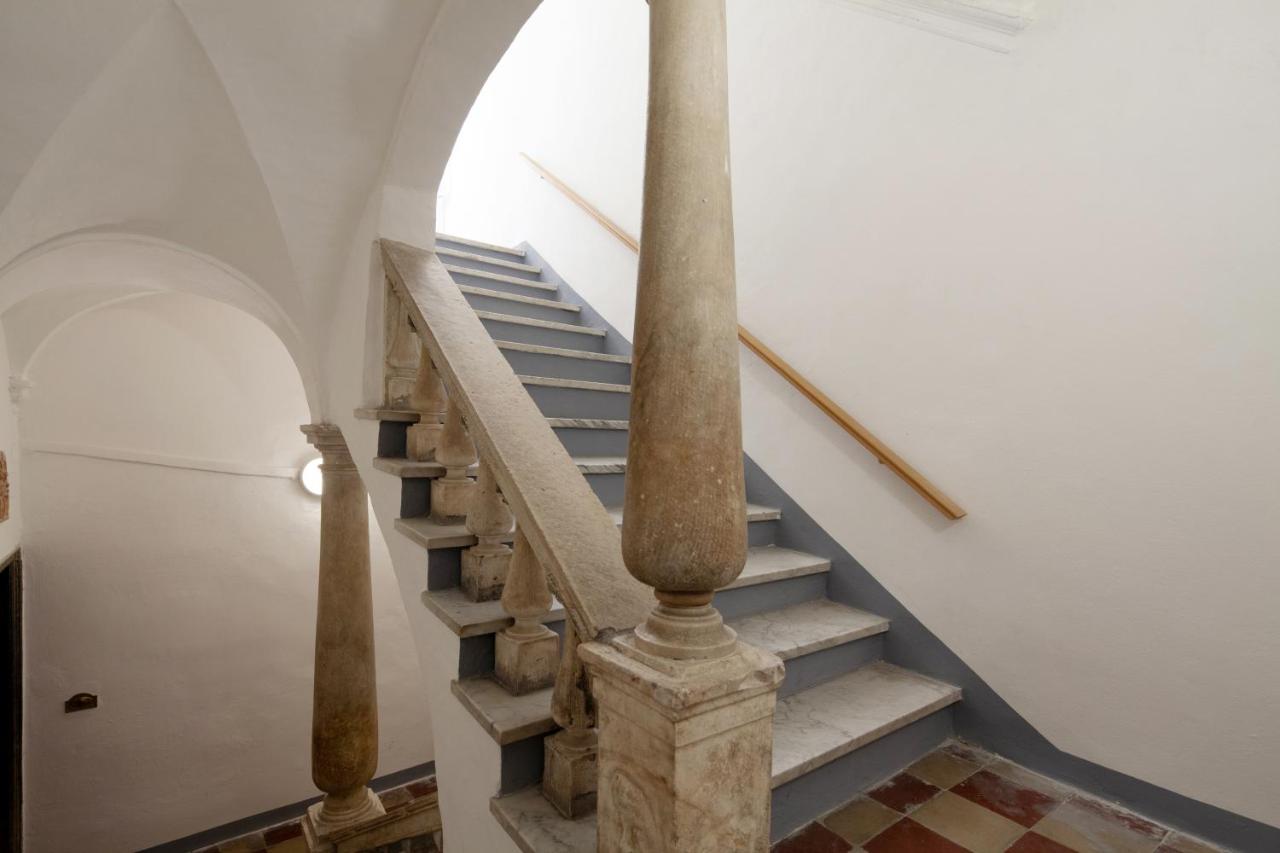 "Magnolia" Elegant Historic Seaview Apartment, 2 Aircondo BDR, 2BTH, pedestrian area, rare Free Private Garage 200 mt far! - Chambres d'hôtes Lerici