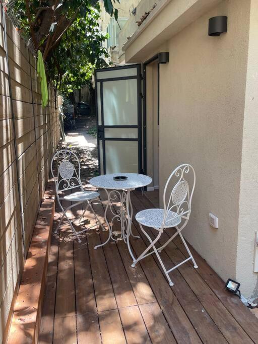 דירת גן יפהפיה בחובבי ציון - B&B Tel Aviv