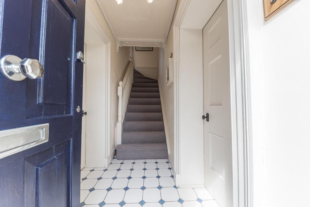 Central Kendal Georgian Home with private courtyard & free parking - Chambres d’hôtes Kendal