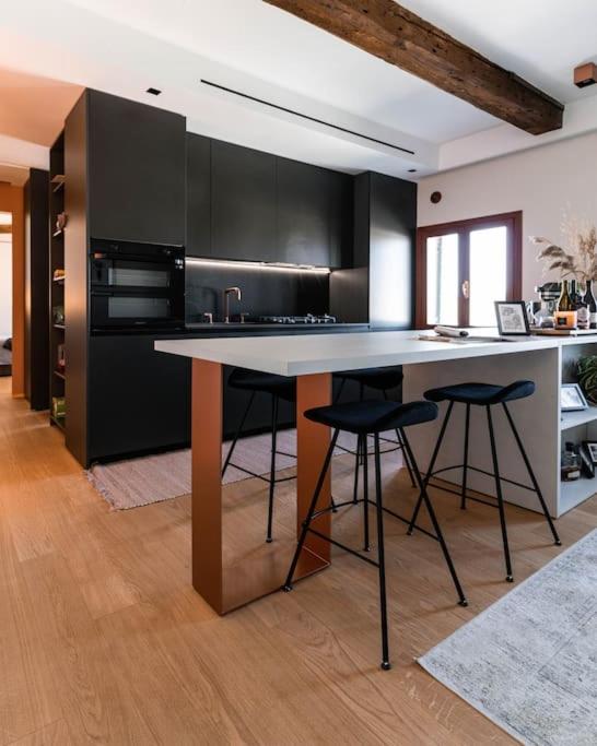 1-bedroom design apartment with panoramic view - Chambres d’hôtes Mira