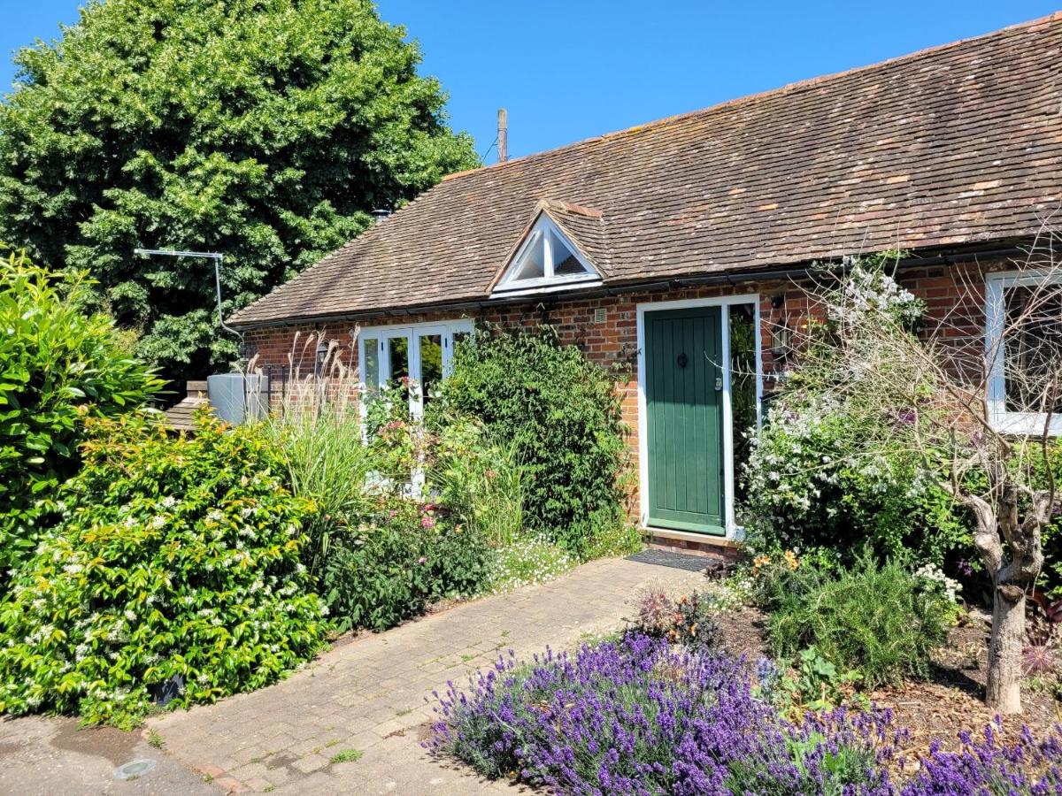 B&B Canterbury - Little Ripple Cottage by Bloom Stays - Bed and Breakfast Canterbury