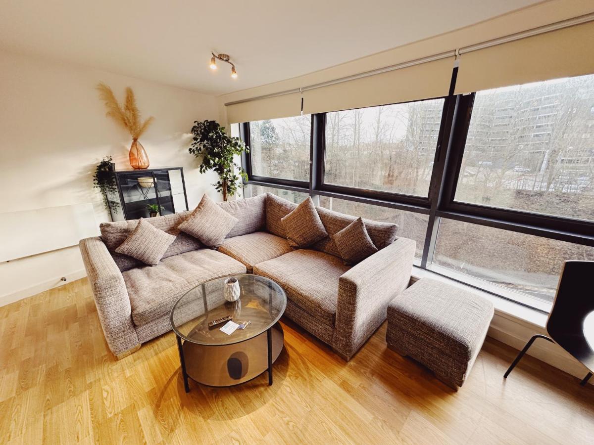 B&B Newcastle upon Tyne - 2 Bed Apartment Sleeps 6 Modern Secure Parking + Lift - Bed and Breakfast Newcastle upon Tyne