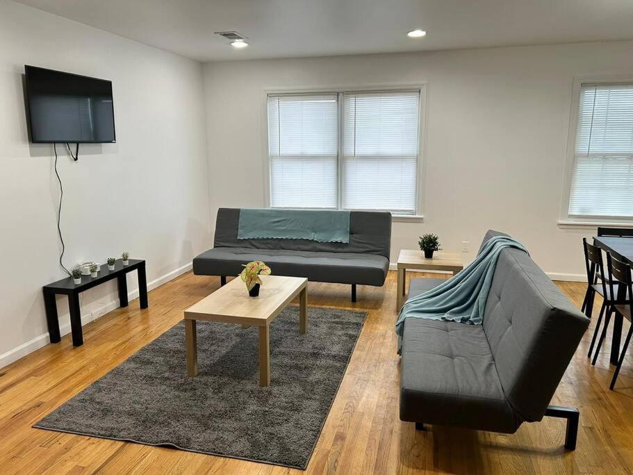 B&B Jersey City - Remarkable 3 Room Apt Close to NYC - Bed and Breakfast Jersey City
