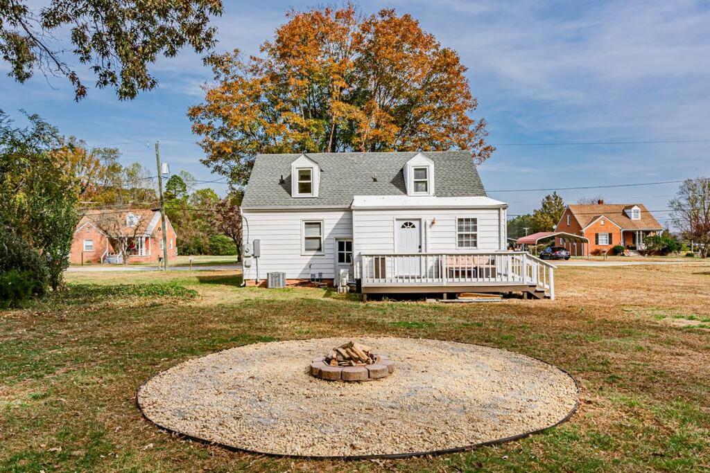 Ma's Cozy Cape: Your Tranquil Home Away from Home! - Bed and Breakfast Charles City