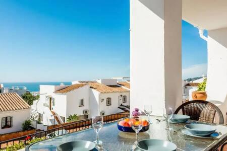 SHR020 Smile Capuchinos - B&B Nerja