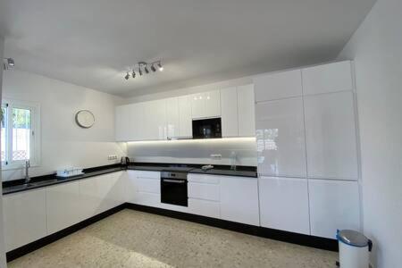 SHR049 Perlamar - B&B Nerja