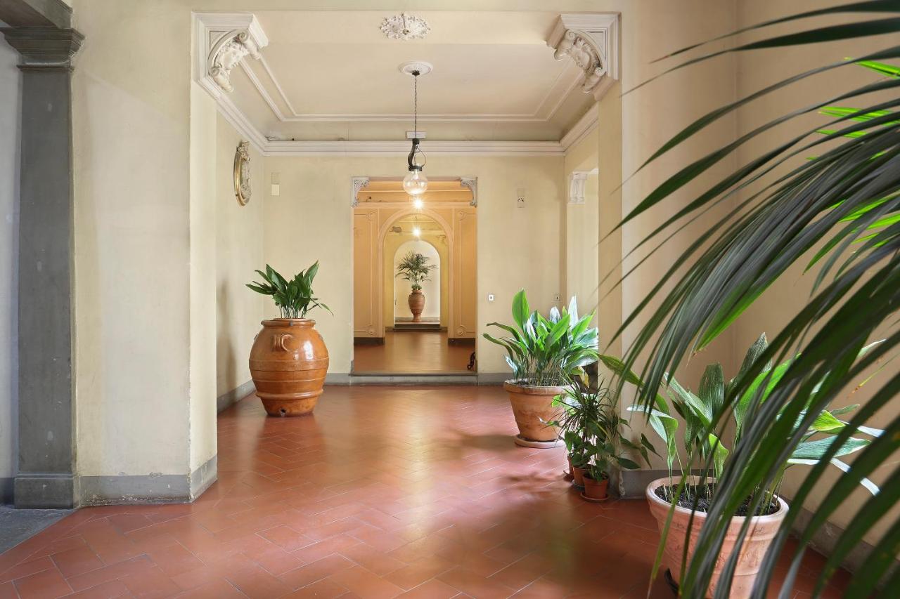 Palazzo Borghese Apartment with Panoramic Terrace - Ferienwohnung Florenz