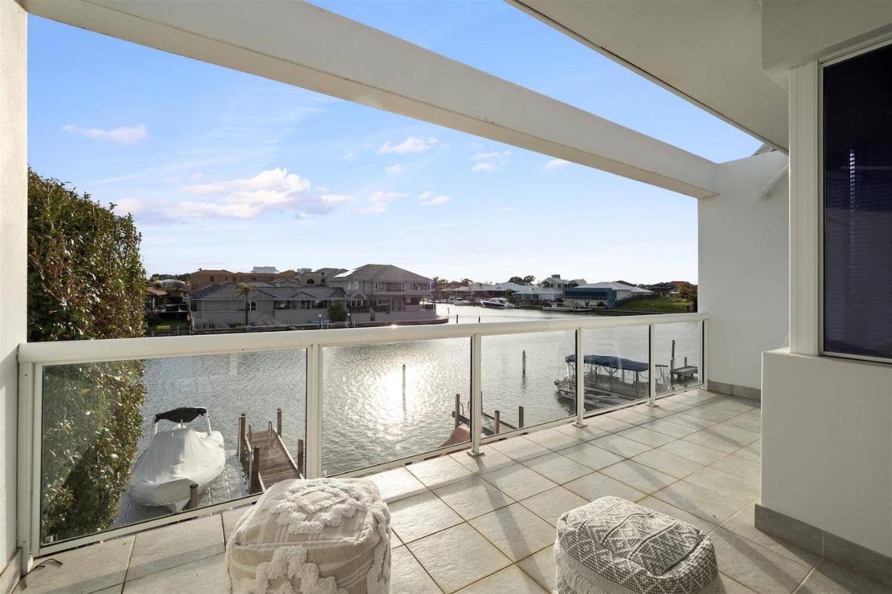 B&B Mandurah - Dock Canal View-jetty For Your Own Boat! - Bed and Breakfast Mandurah