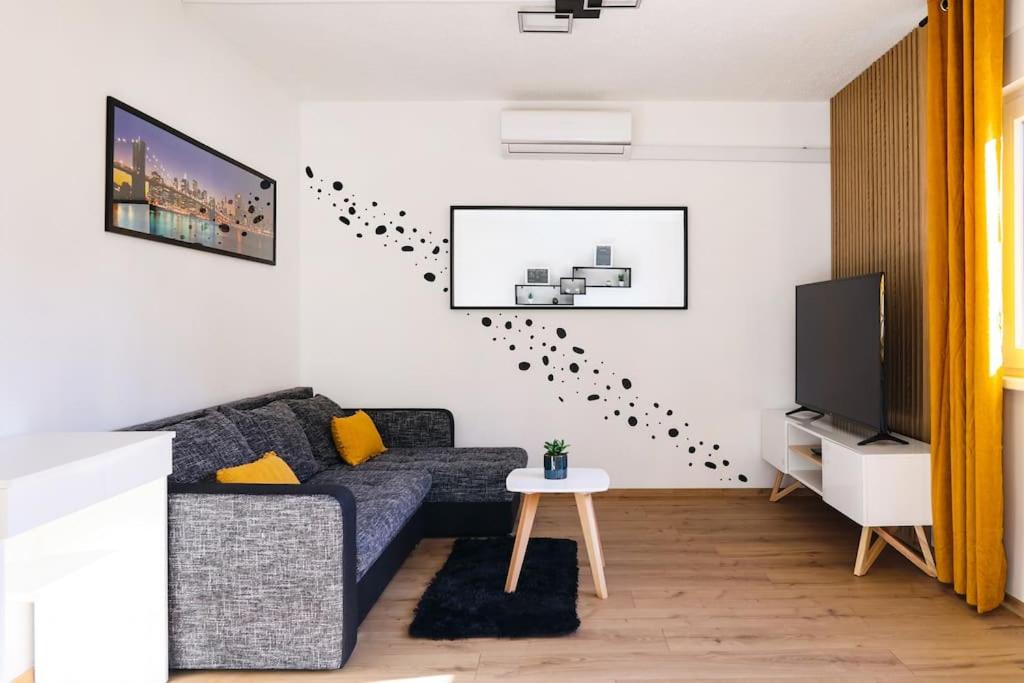 Cozy Enigma: Elegant Haven 1BDR - B&B Zagabria