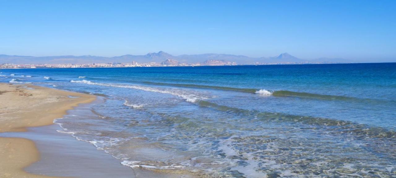 Alicante airport and beach - B&B