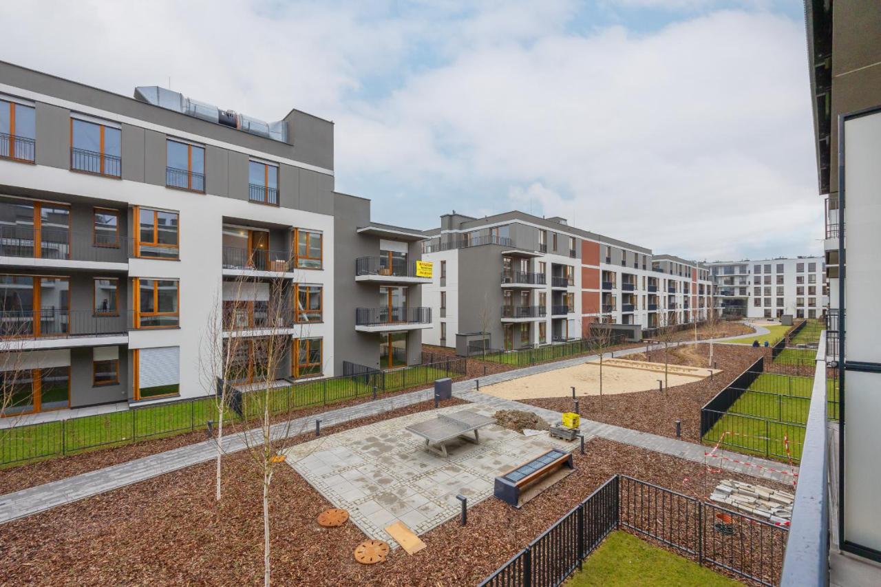 Luxurious Grey Apartment with Sauna, Gym and Parking by Noclegi Renters - Ferienwohnung