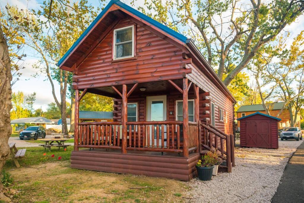 B&B Ashtabula - Charming Lakeview Cabin Near Geneva-On-The-Lake! - Bed and Breakfast Ashtabula