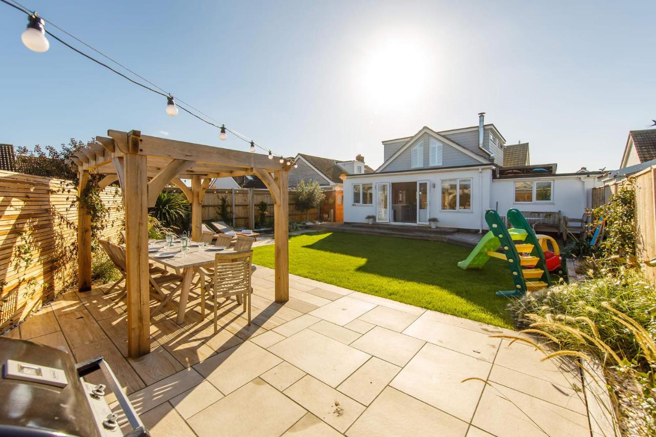 4BR Beach House sleeps 10 - 5 mins walk to the Sea - B&B West Wittering