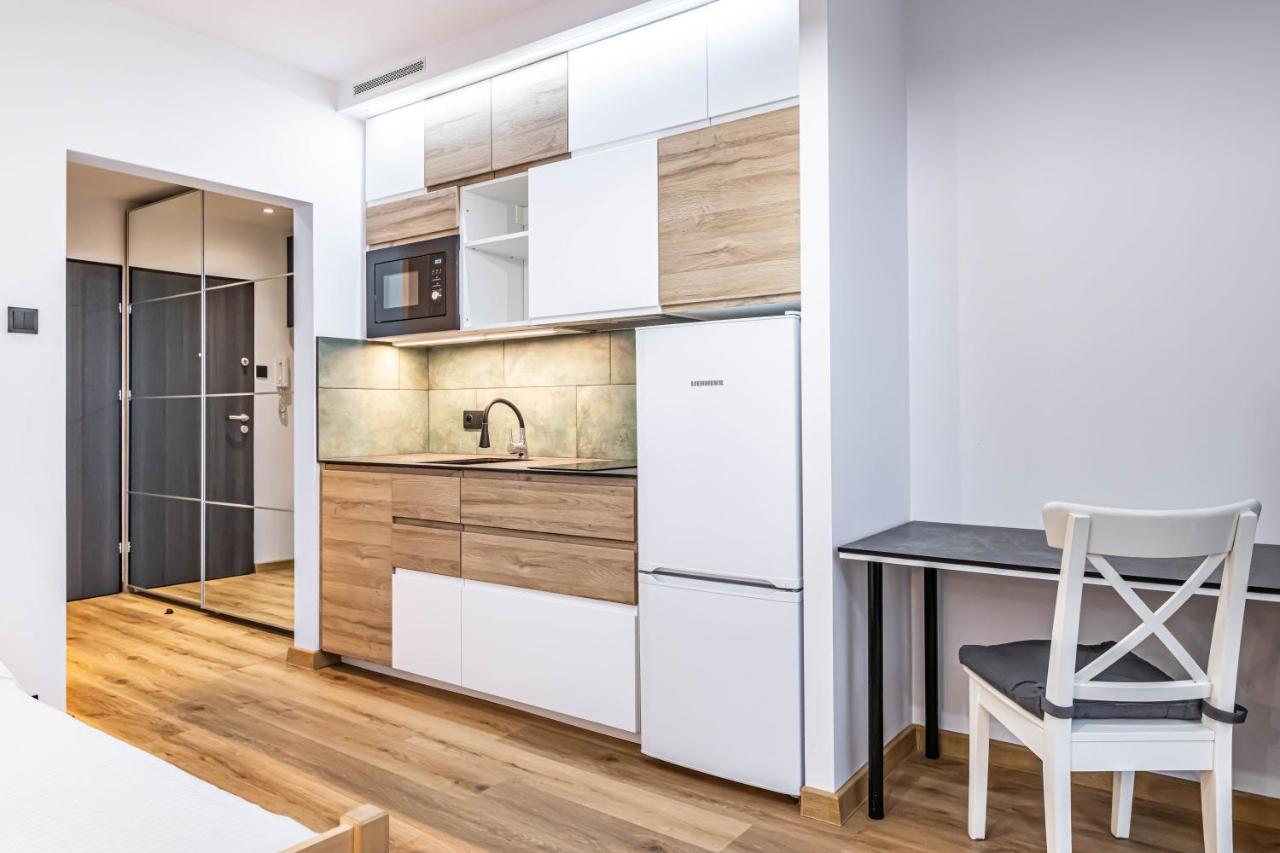 Modern Studio close to the Metro - Ferienwohnung Warschau