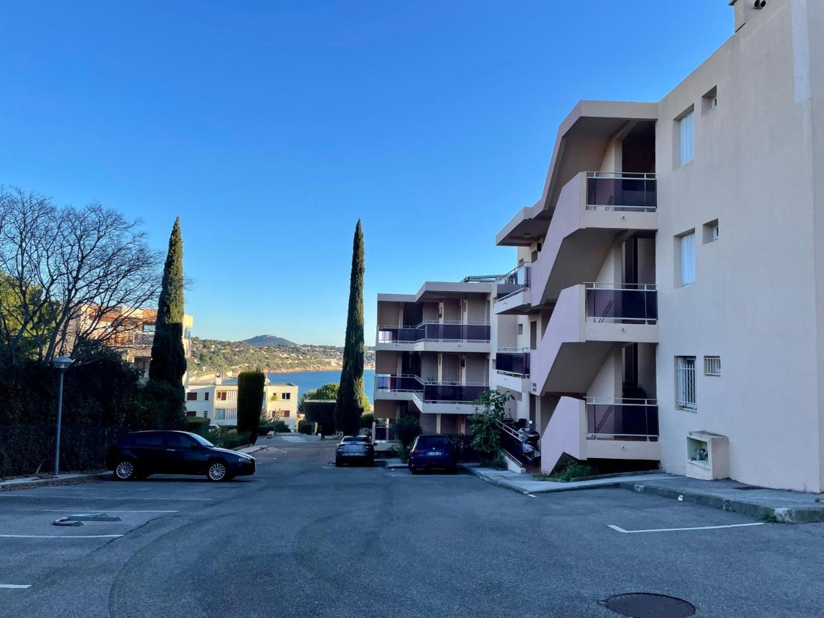 Tout proche de la plage, à 12 min à pied du port, place de parking - Chambres d'hôtes Bandol