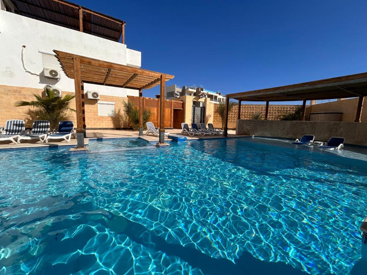 B&B Sharm el Sheikh - 1 bedroom on the ground floor in front of the pool in Royal Residence with infinity pool on the roof and sea view - Bed and Breakfast Sharm el Sheikh