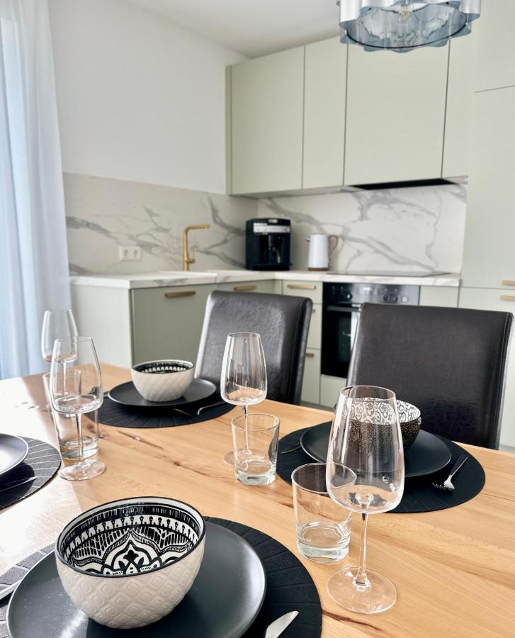 B&B Marktheidenfeld - Studio I Whirlpool I Nähe zu Wertheim Village und Golfanlage I NETFLIX I Kingsize I Gratis Kaffee I Parkplatz I An der A3 - Bed and Breakfast Marktheidenfeld