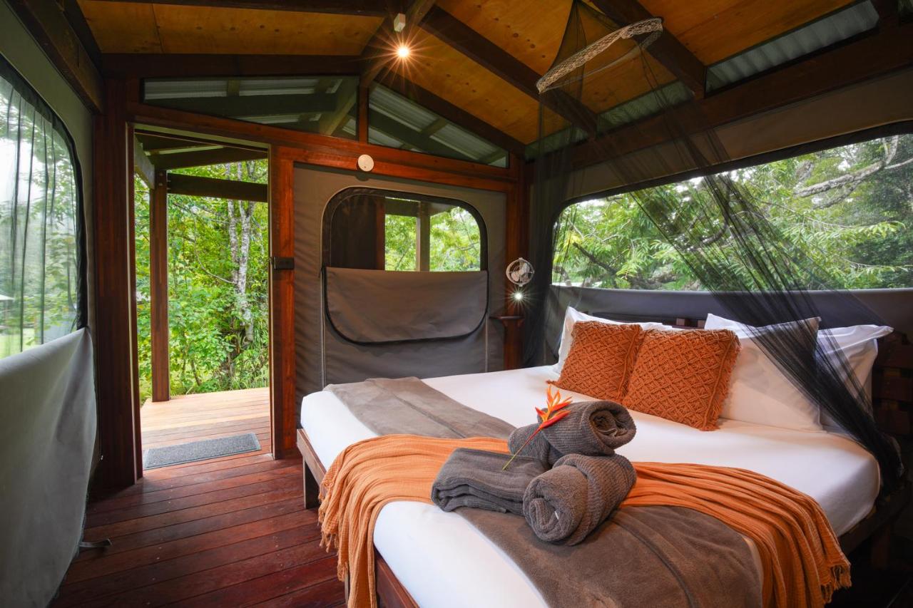 Glamping Eco-Hut (Communal Kitchen)