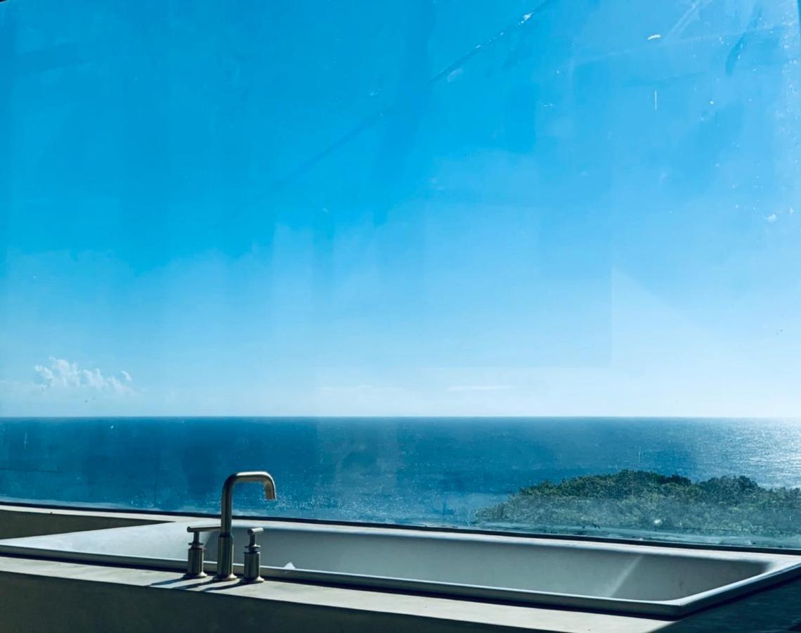 Habitación Doble Deluxe con balcón y vistas al mar