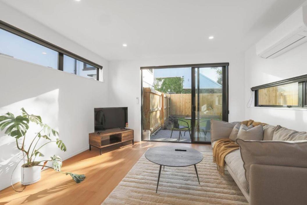 Stylish New 8 Mins CBD Free Parking - B&B Christchurch